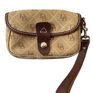 Dooney & Bourke Brown Wristlet Clutch Wallet Leather Wrist Strap Signature Logo